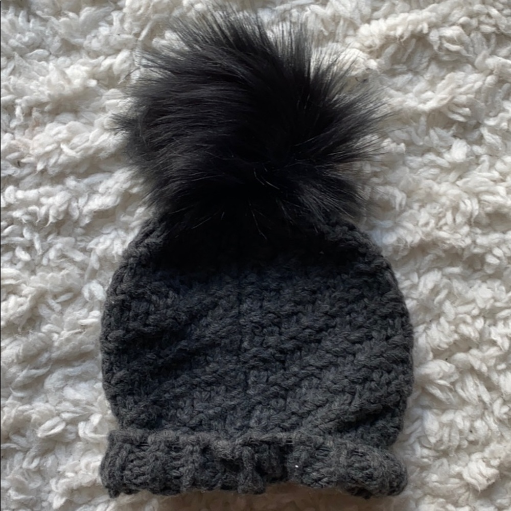 AE Pom hat